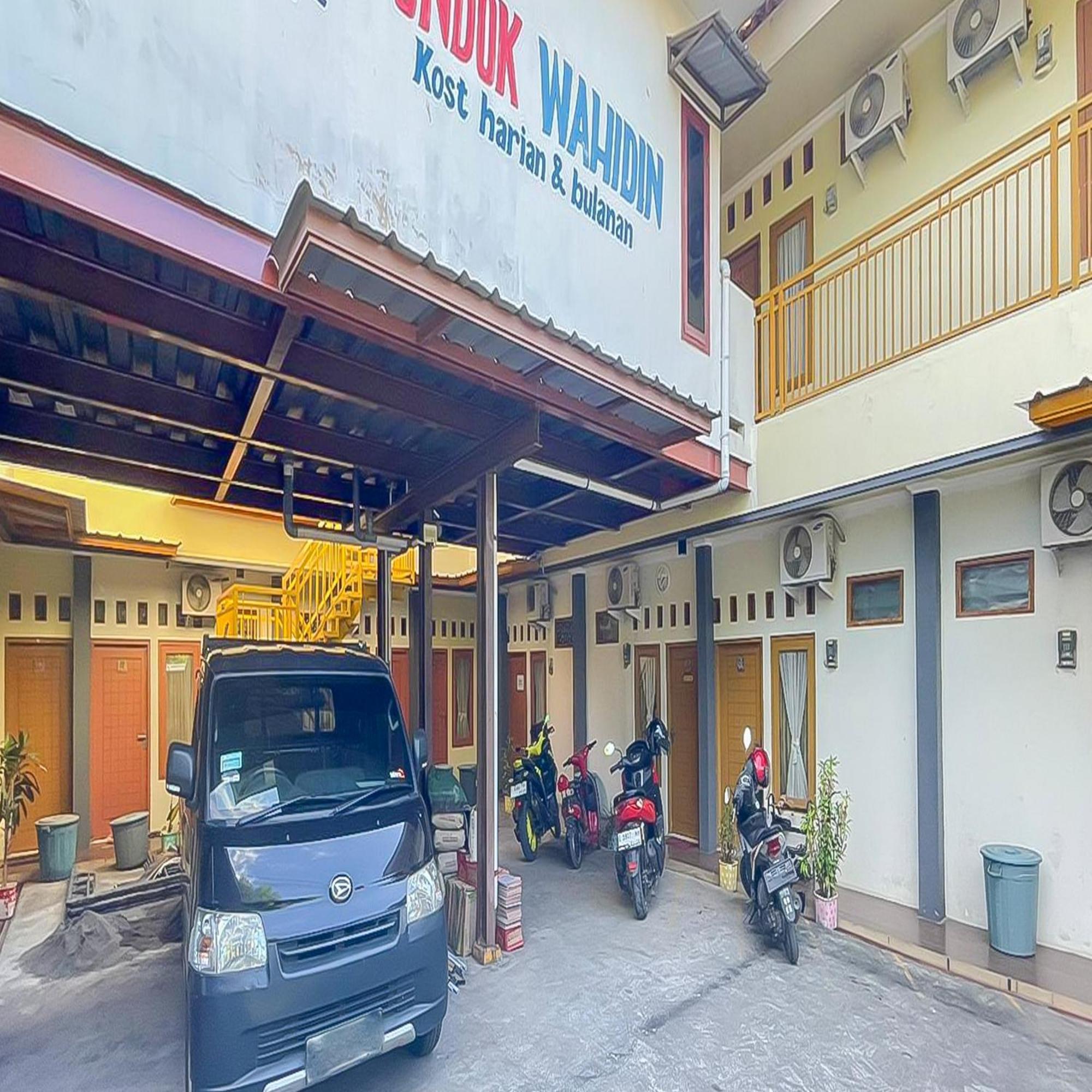 Reddoorz At Wahidin Street Cirebon Hotel Exterior foto
