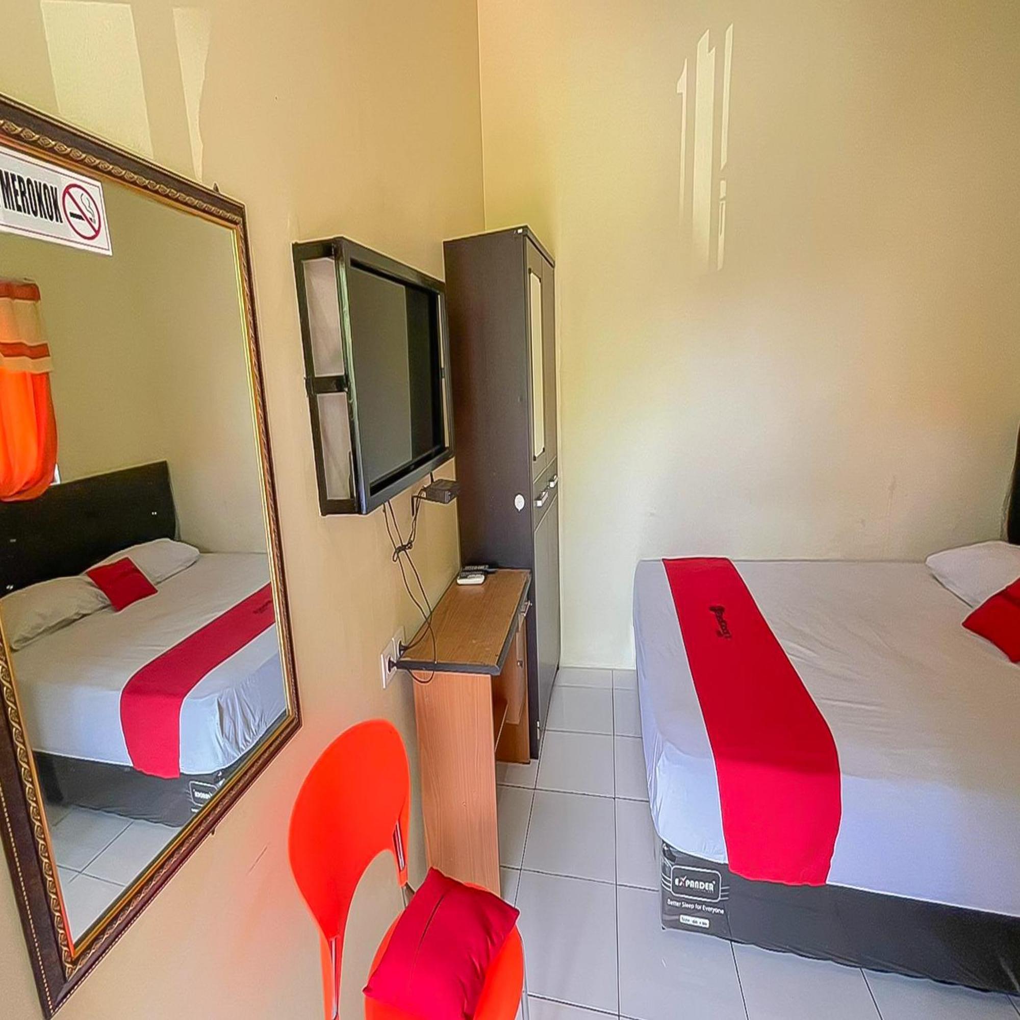 Reddoorz At Wahidin Street Cirebon Hotel Exterior foto